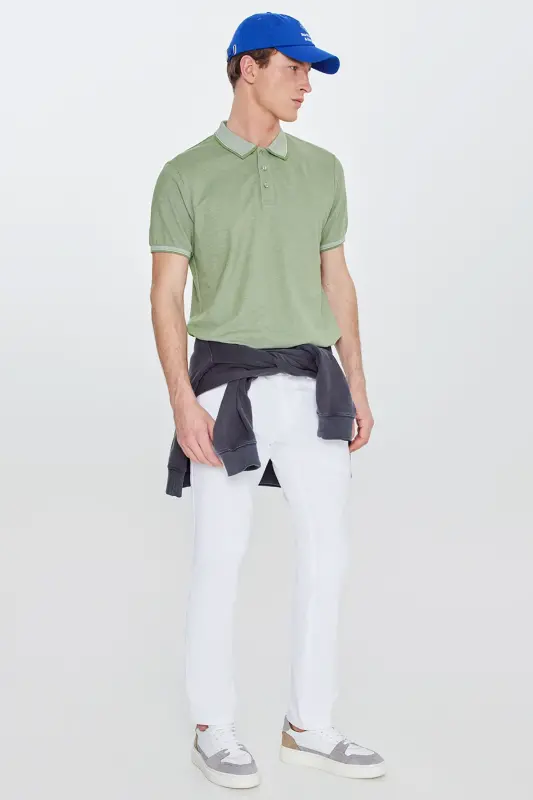 Футболка-поло Slim Fit приталенного кроя из немнущейся хлопковой ткани зеленого цвета, не привлекающей мужчин - 3