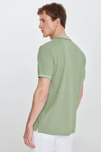 Футболка-поло Slim Fit приталенного кроя из немнущейся хлопковой ткани зеленого цвета, не привлекающей мужчин - 7