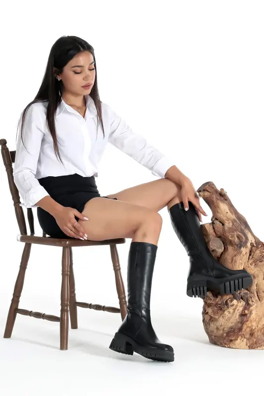 Genuine leather everyday ankle boot with thick sole and rubber detail. - 4