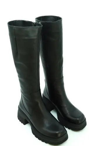 Genuine leather everyday ankle boot with thick sole and rubber detail. - 9