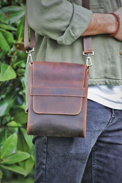 Genuine Leather Shoulder Bag / Messenger Bag / Unisex - 11