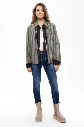 Genuine leather women's jacket with Silvia scarf, Python print and snap closure. - DERIDERIM (1)