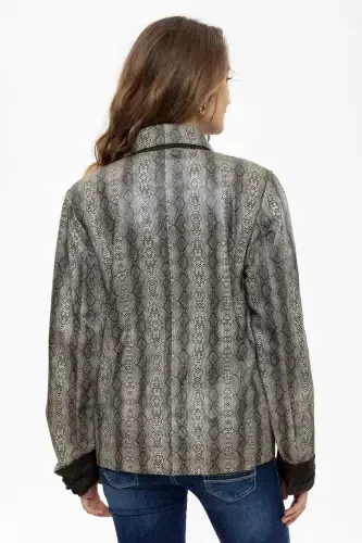 Genuine leather women's jacket with Silvia scarf, Python print and snap closure. - 6