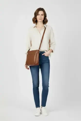 Genuine leather, zippered women's shoulder bag. - 1