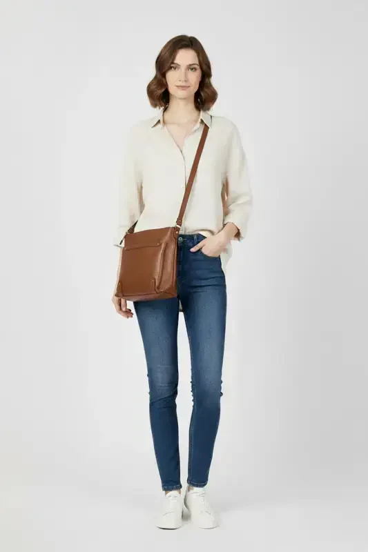 Genuine leather, zippered women's shoulder bag. - 1