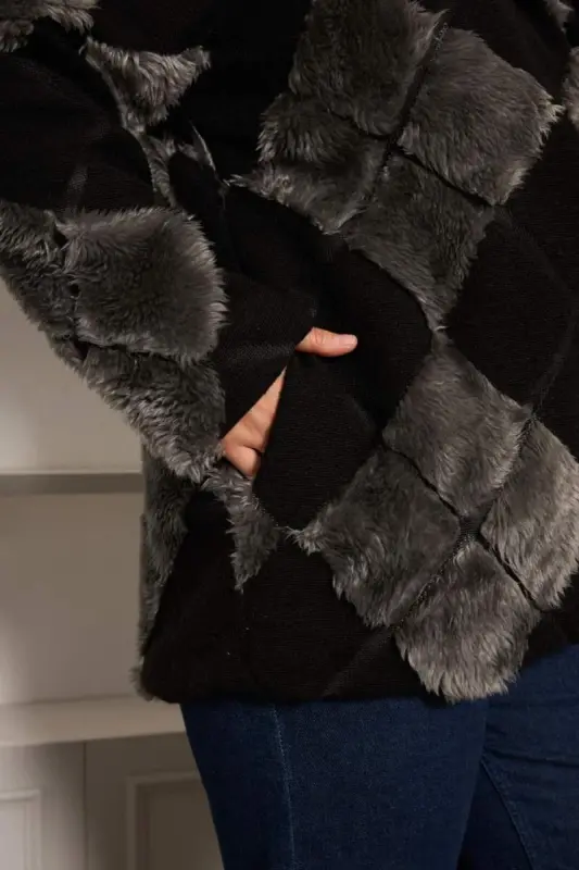 Geometrik Peluş Katta Hajmli Kapüşonli Kurtka Qora - 4