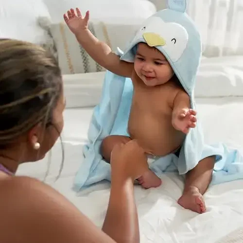 Gerber Baby 4 Piece Animal Character Hooded Towel and Washcloth Set, Blue Penguin, One Size - 3