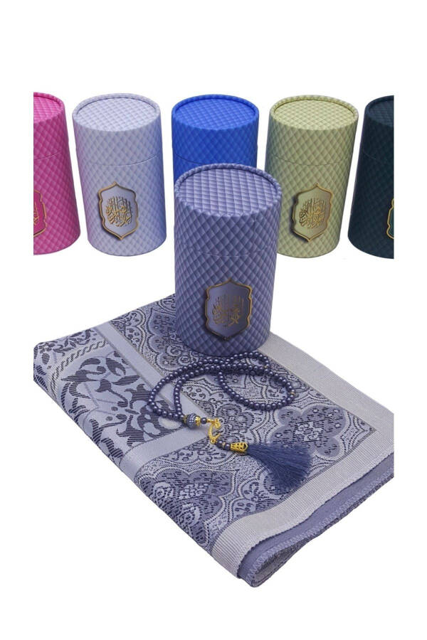 Gift set with a luxurious taffeta prayer rug and pearl prayer beads, in a gift box. - 1