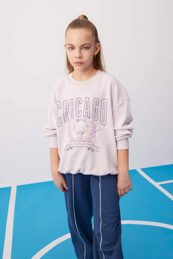 Girls' NBA Chicago Bulls Oversized Relaxed Fit Crew Sweatshirt Light Pink - 1