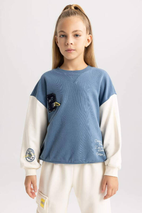 Girl's Relaxed Fit Crew Neck Printed Sweatshirt in Blue - 4