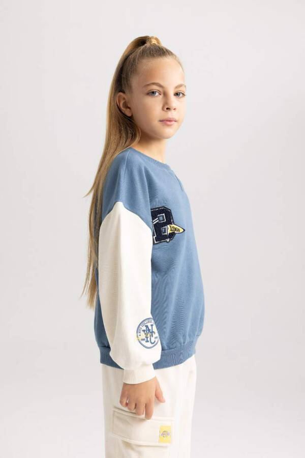 Girl's Relaxed Fit Crew Neck Printed Sweatshirt in Blue - 6