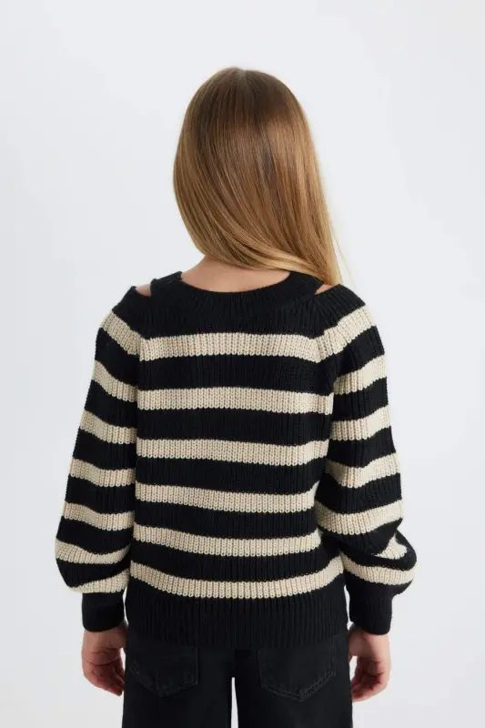 Girls' Standard Fit Crewneck Sweater C6929A824AU - 6