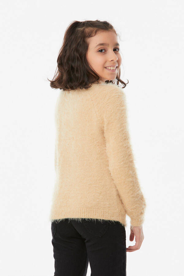 Girls' turtleneck sweater with a beard - 3