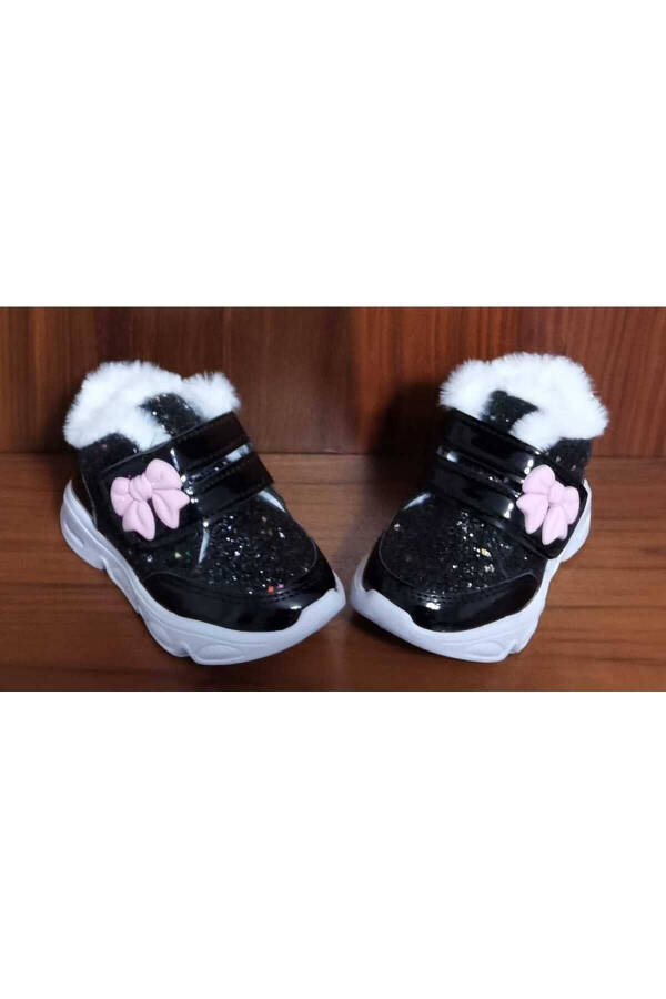 Girl's wool baby booties - 2