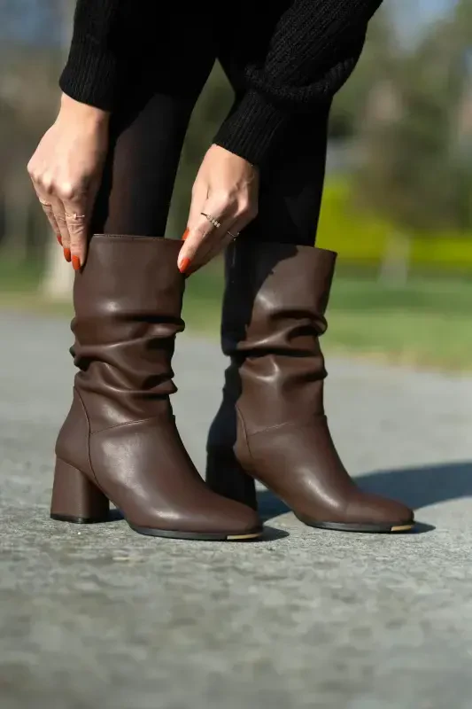 Gored Heeled Boot Bitter Coffee-Bitter Coffee - SOVRANA