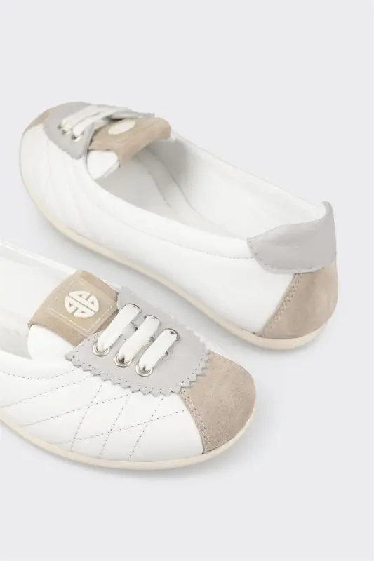 Gray Leather Women's Sneaker - Gray - 5
