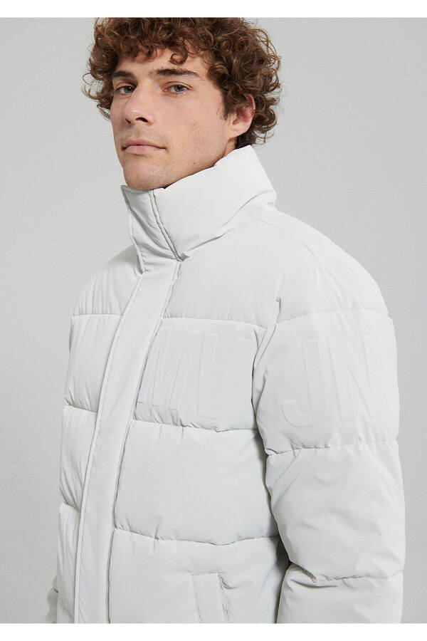 Gray puffer jacket, stand-up collar. - 8