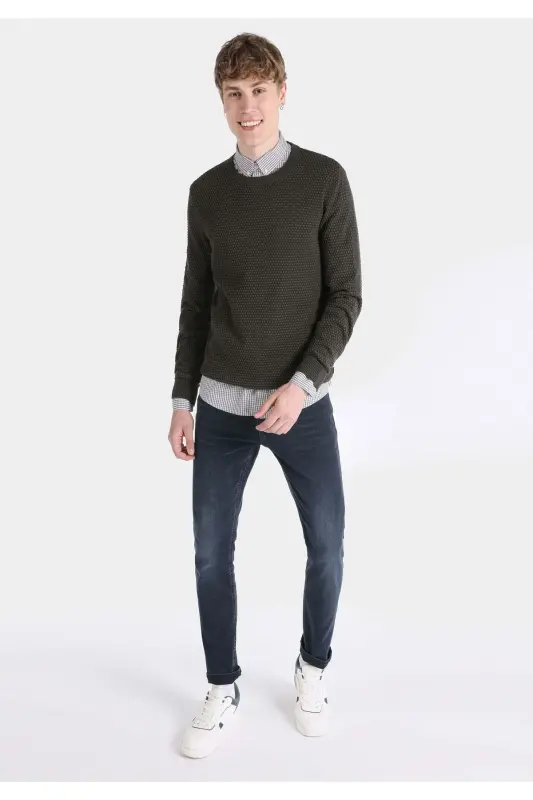 Green crew neck sweater for men. - 3