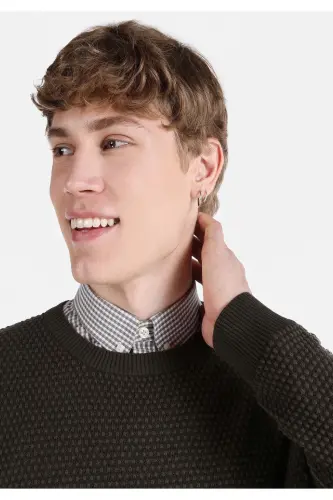 Green crew neck sweater for men. - 4