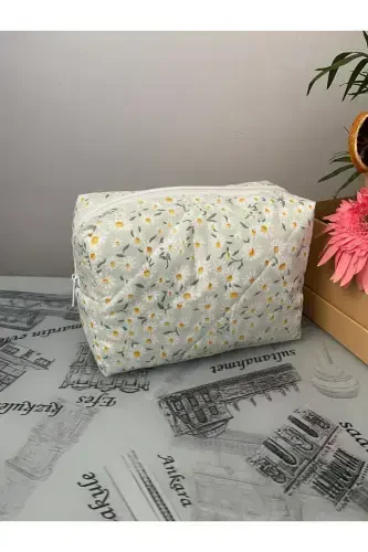 Green Daisy Patterned Makeup Care And Travel Bag Is Lined Washable 18 12 10 Cm - 3