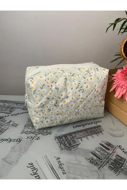 Green Daisy Patterned Makeup Care And Travel Bag Is Lined Washable 18 12 10 Cm - 3