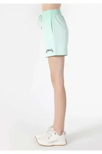 Green, mid-rise, regular fit shorts for women - 5