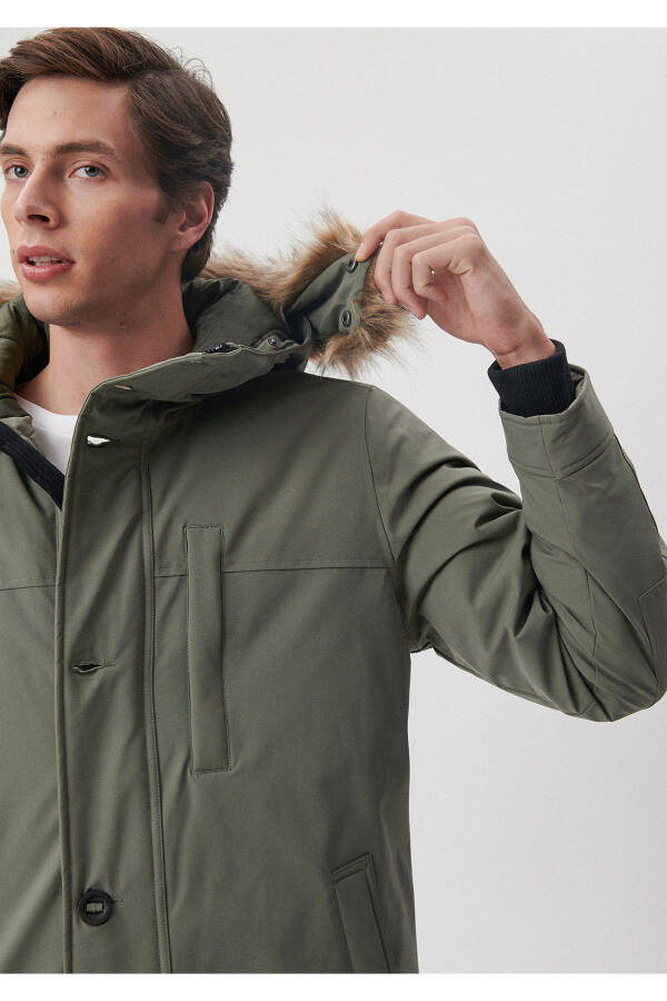 Green parka with fur hood, regular fit. (010463-85485) - 4