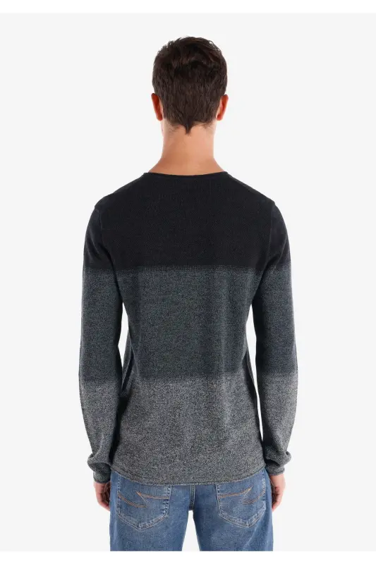 Green, regular fit knitted sweater for men. - 2