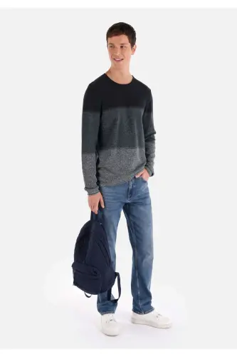 Green, regular fit knitted sweater for men. - 3