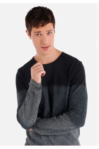 Green, regular fit knitted sweater for men. - 4