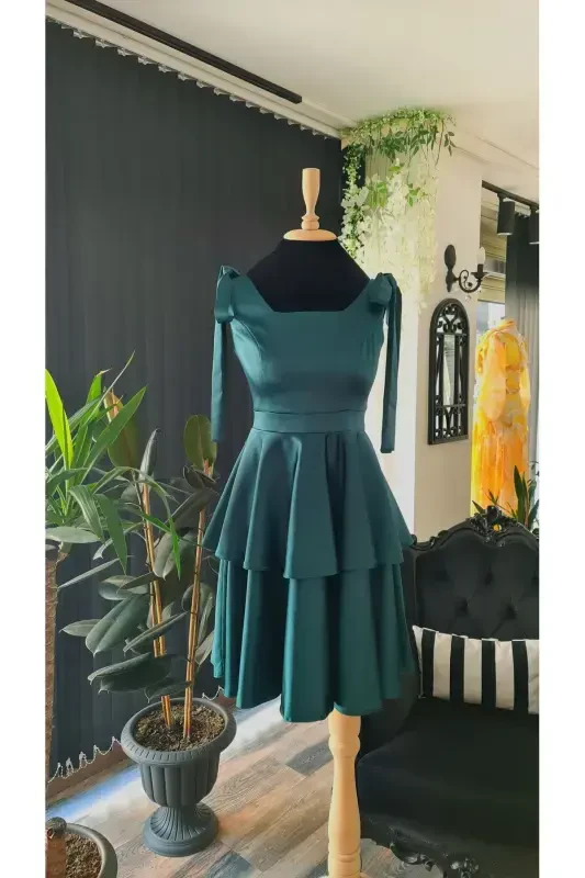 Green Satin Square Neck, Sleeveless, Bow Shouldered Graduation Dress-green - MAKBULEOFFICIAL
