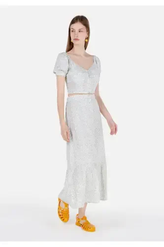 Green, short-sleeved, V-neck, slim fit, patterned women's shirt. - 1