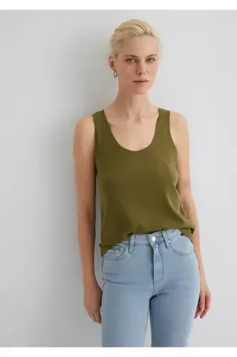 Green T-Shirt Slim Fit / Narrow Cut 1613211-71898-Ye - MAVI (1)