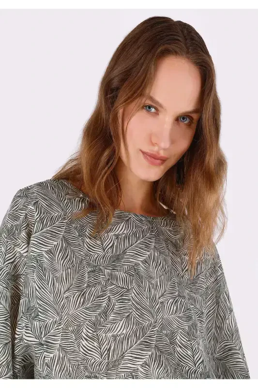 Green Women's Blouse (Short Sleeve) - 4