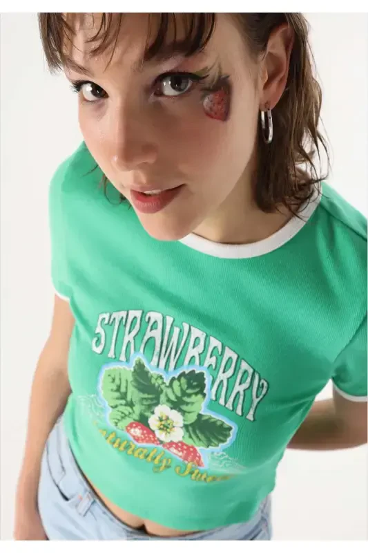 Green women's short sleeve t-shirt, slim fit, crew neck and printed. - COLIN’S