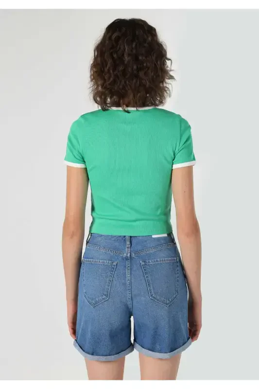 Green women's short sleeve t-shirt, slim fit, crew neck and printed. - 2