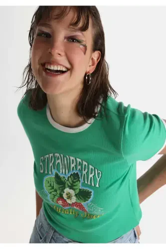 Green women's short sleeve t-shirt, slim fit, crew neck and printed. - 3