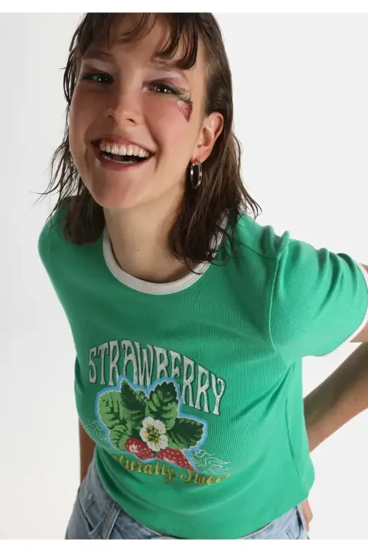 Green women's short sleeve t-shirt, slim fit, crew neck and printed. - 3