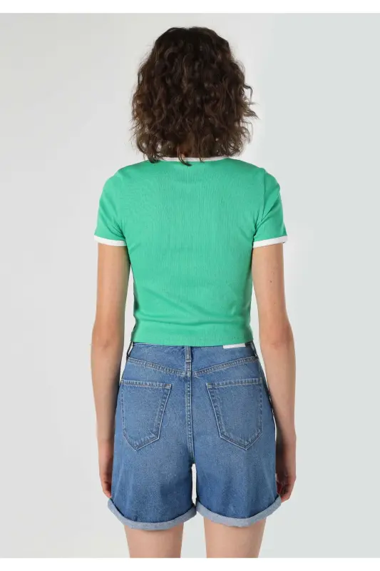 Green women's short sleeve t-shirt, slim fit, crew neck and printed. - 2