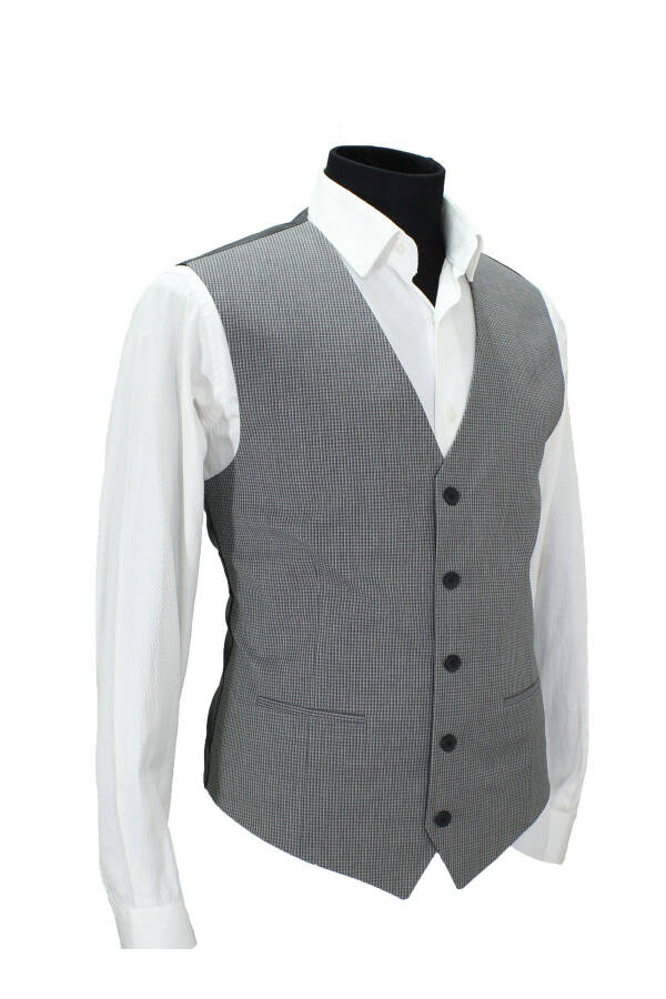 Grey patterned V-neck men's vest. - 2