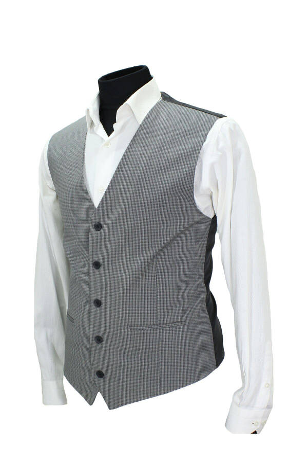 Grey patterned V-neck men's vest. - 3