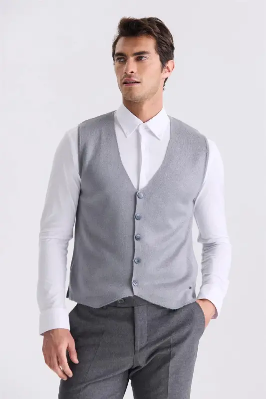 Grey Slim Fit Buttoned Knitted Waistcoat - JAKAMEN