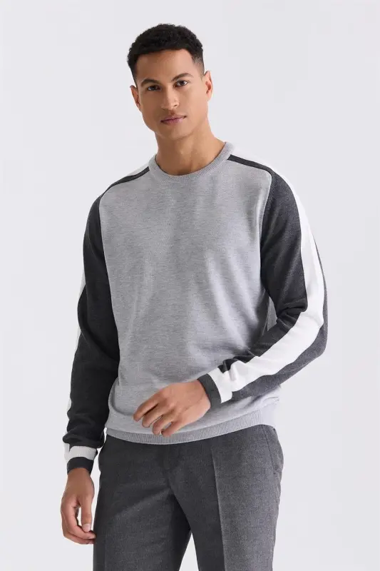 Gri Slim Fit Şerit Detaylı Bisiklet Yaka Triko Kazak - 1