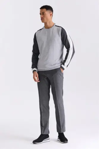 Gri Slim Fit Şerit Detaylı Bisiklet Yaka Triko Kazak - JAKAMEN (1)