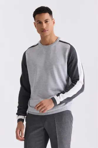 Gri Slim Fit Şerit Detaylı Bisiklet Yaka Triko Kazak - 1