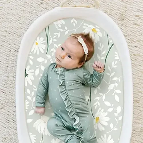 GRSSDER Stretchy Ultra Soft Fitted Bassinet Sheet Set 2 Pack, Universal Fit for Bassinets Baby Cradle Moses Basket Oval Rectangle Mattress, Watercolor Daisy Flowers Bassinet Sheets for Girls - 6