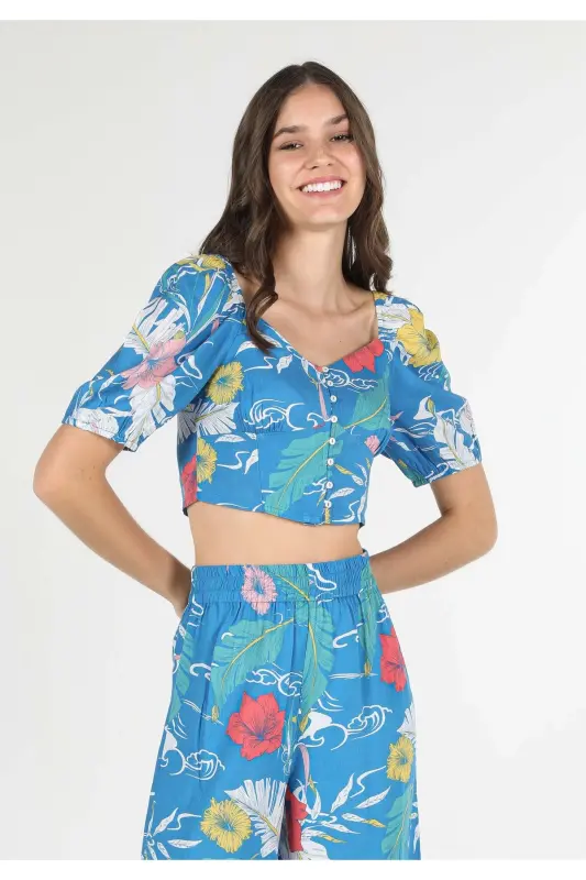 Gulli naqshli, qisqa yengli, slim fit ayollar ko'ylagi. - 1