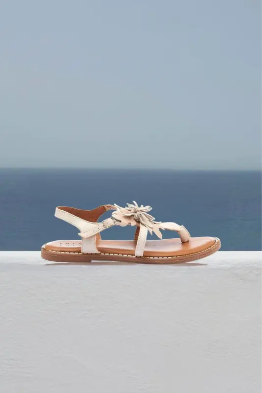 Beyaz Hakiki Süet Çiçekli Parmak Arası Tabanı Kahve Hakiki Deri Bilekten Bağlama Kadın Sandalet-Beyaz - 2