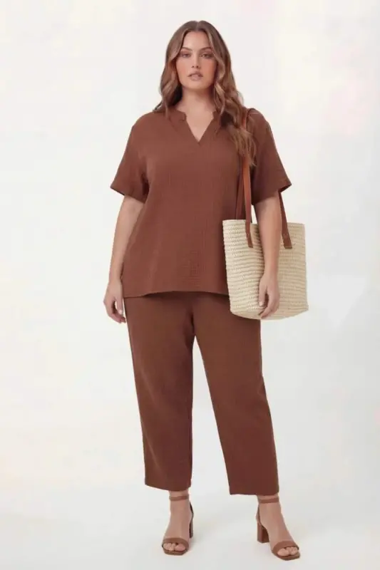 Hakim Yaka Büyük Beden Müslin Kumaş Bluz Kahve - 3