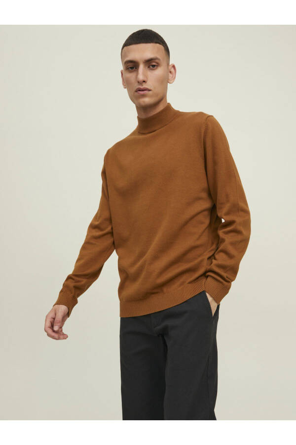 Half turtleneck, solid color sweater - 1